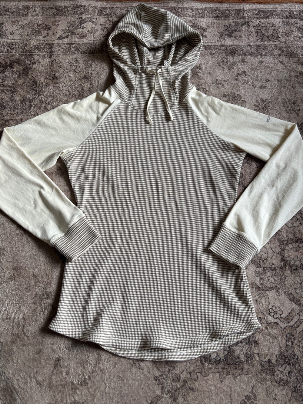 Columbia Two-Tone Waffle Hoodie in Cream & Taupe Size L